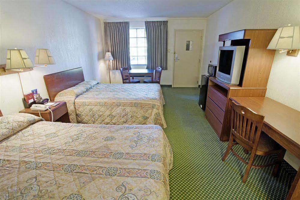 Motel Americas Value Richmond South 2*