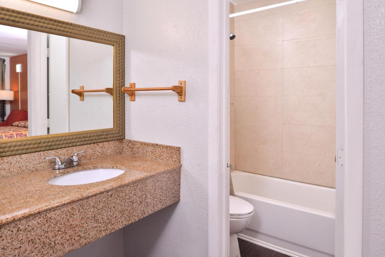 Americas Value Richmond South Motel 2*
